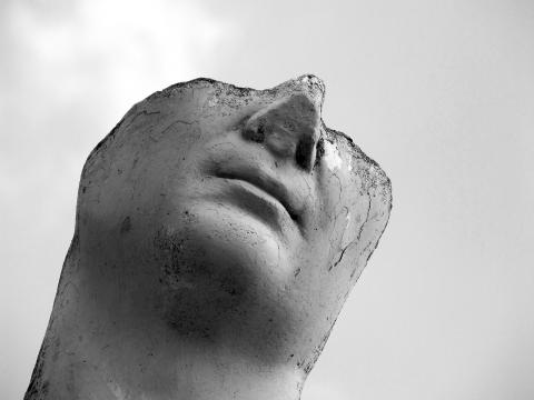Statua